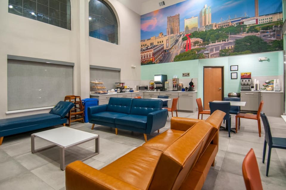Days Inn by Wyndham Suites San Antonio North/Stone Oak Hotel in San Antonio
