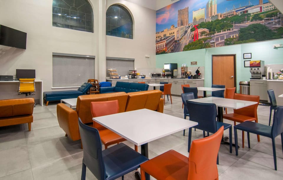 Days Inn by Wyndham Suites San Antonio North/Stone Oak Hotel in San Antonio