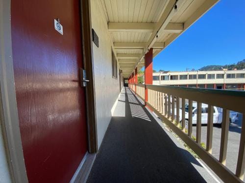 BeachCombers Inn Hotel in Gold Beach
