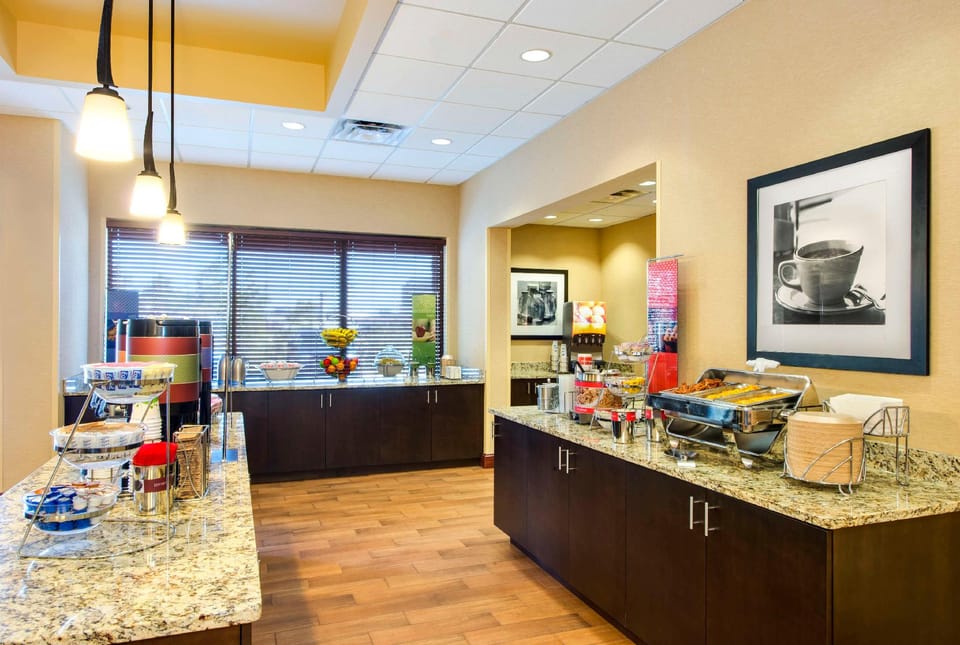 Hampton Inn & Suites Atlanta-Galleria Hotel in Smyrna