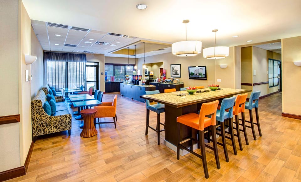 Hampton Inn & Suites Atlanta-Galleria Hotel in Smyrna