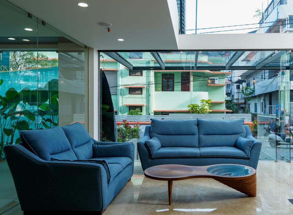 Shared lounge/TV area