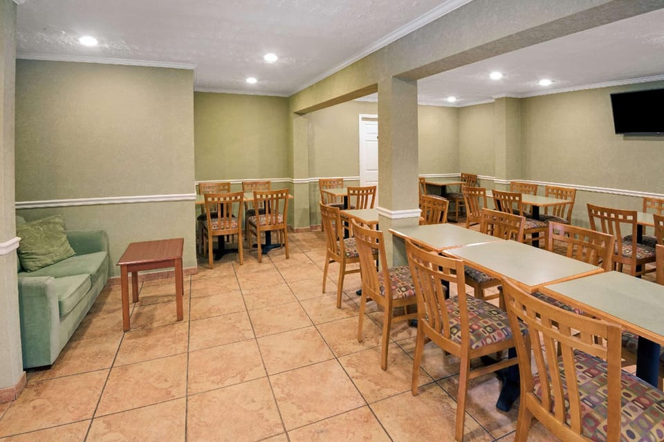 Travelodge by Wyndham Beckley Hotel in Beckley