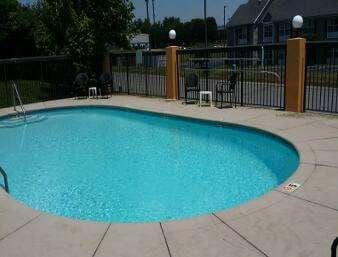 Travelodge by Wyndham Knoxville East Hotel in Knoxville