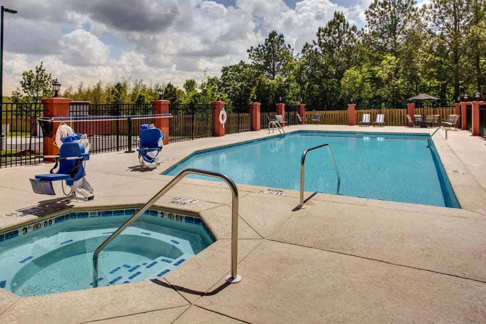 Swimming pool