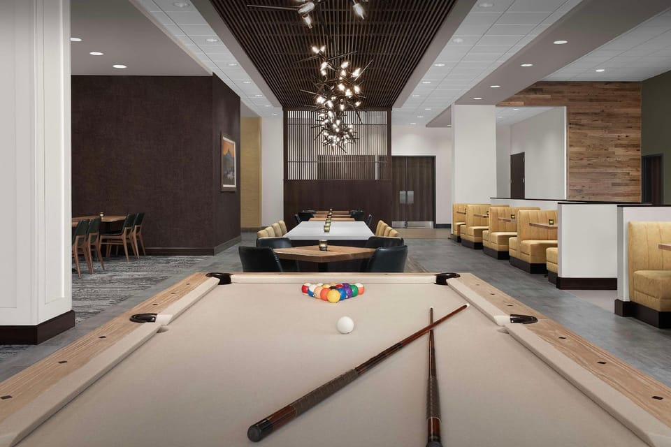 Embassy Suites by Hilton Portland Hillsboro, Oregon Hotel in Tanasbourne