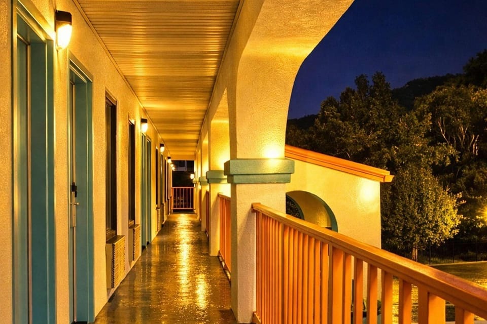 Howard Johnson by Wyndham Chattanooga Lookout Mountain I-24 Hotel in Chattanooga