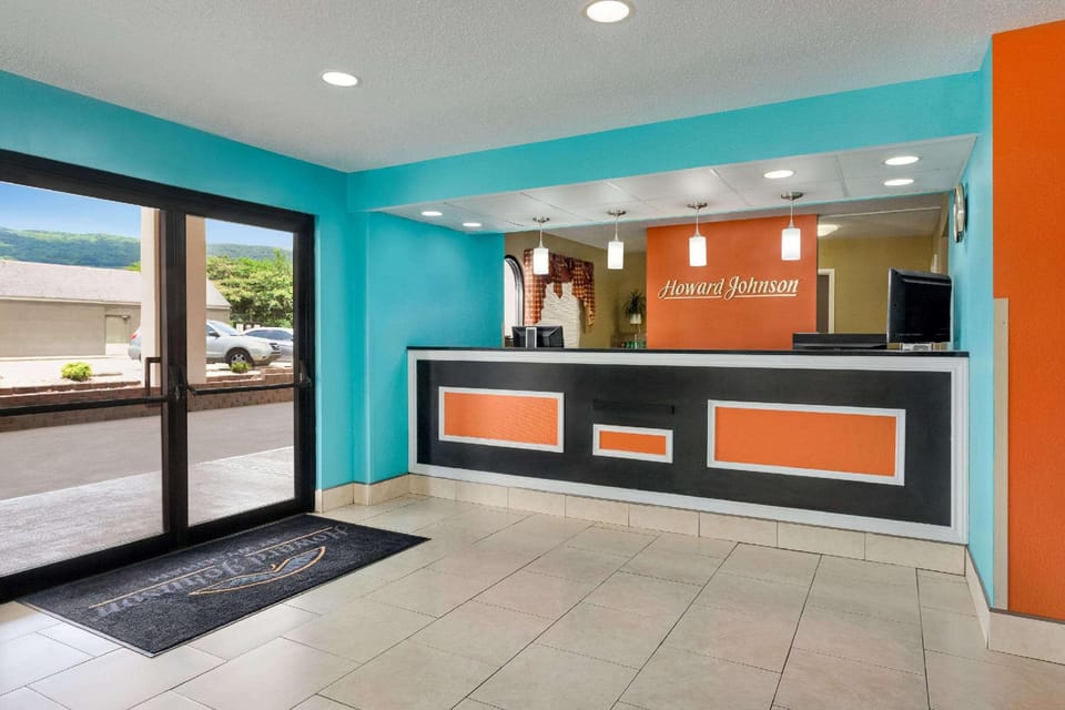 Howard Johnson by Wyndham Chattanooga Lookout Mountain I-24 Hotel in Chattanooga