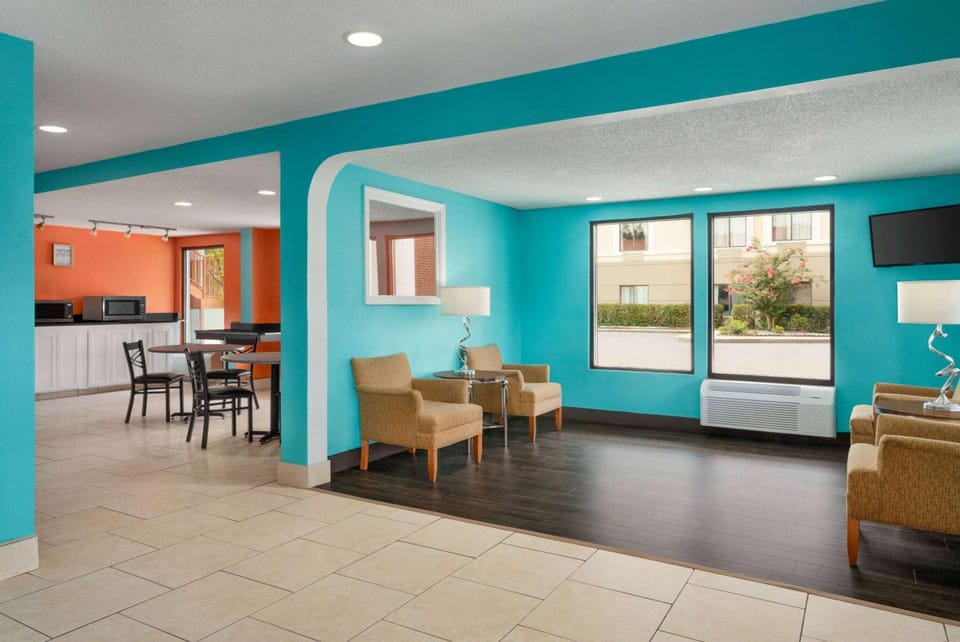 Howard Johnson by Wyndham Chattanooga Lookout Mountain I-24 Hotel in Chattanooga