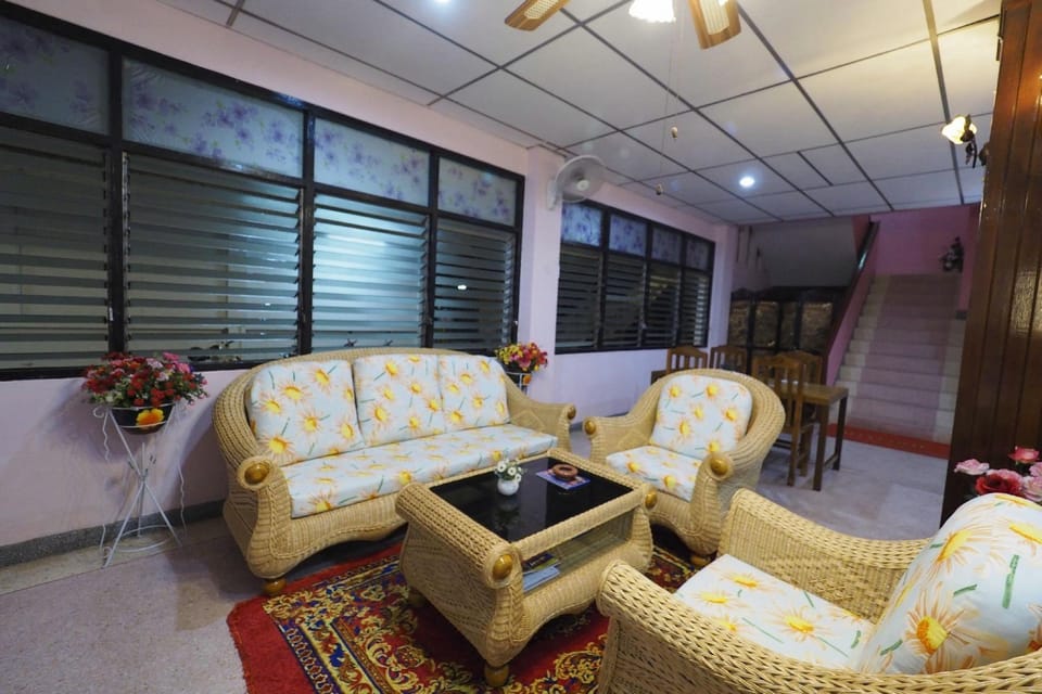 Royal Land Mae Klong Hotel Hotel in Thailand
