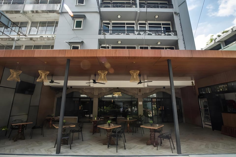 Maxim's Inn Hotel in Bangkok