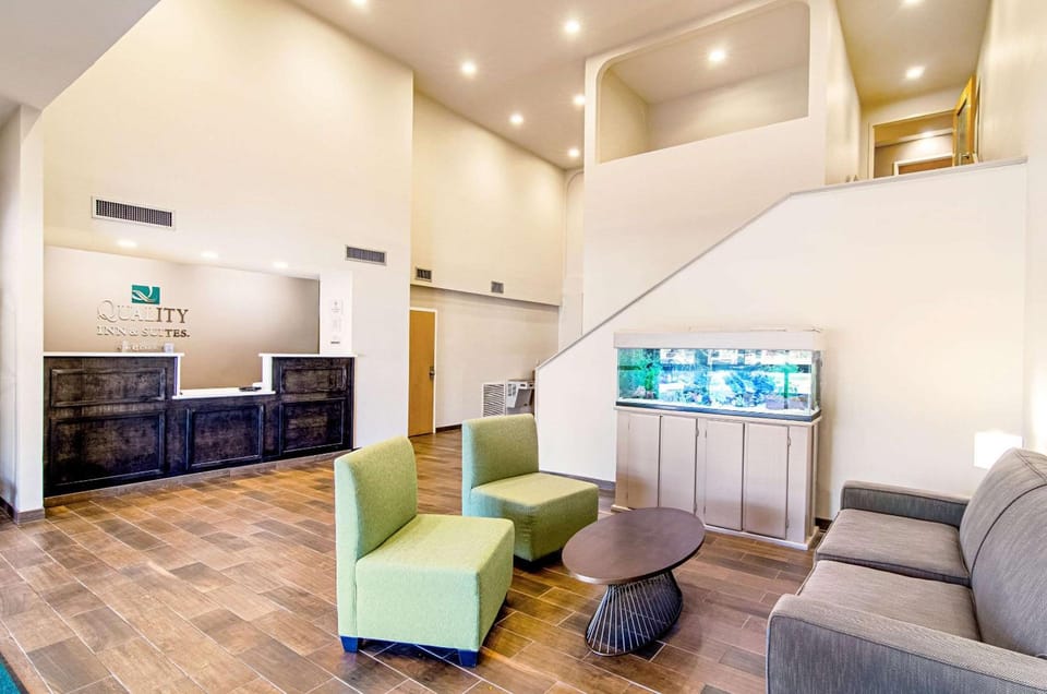 Quality Inn & Suites Near Tanger Outlet Mall Hotel in Gonzales