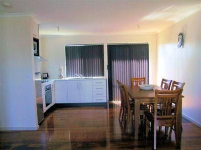 Glenaire apartments at Pontifex Hotel in Strahan