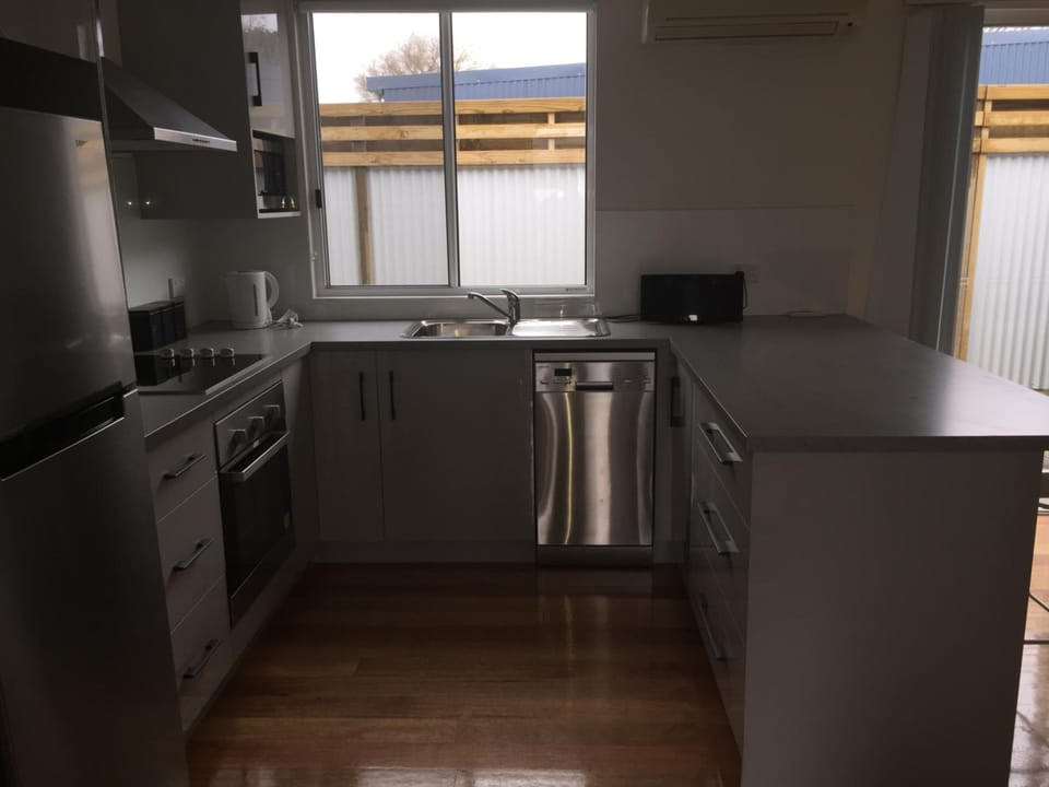 Glenaire apartments at Pontifex Hotel in Strahan
