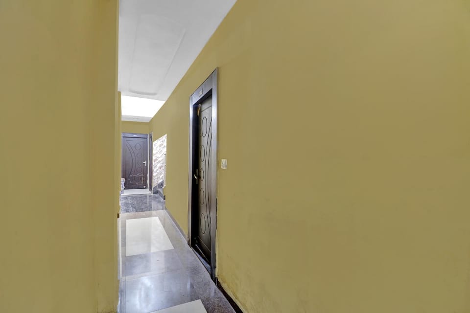 OYO 82518 hotel Royal in Hotel in Uttar Pradesh