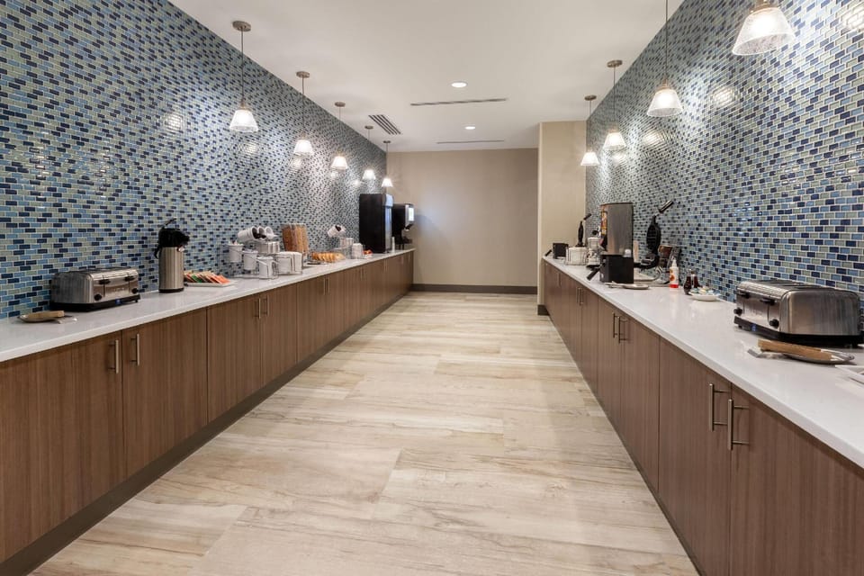 La Quinta Inn & Suites by Wyndham Middletown-Goshen Hotel in Hudson Valley