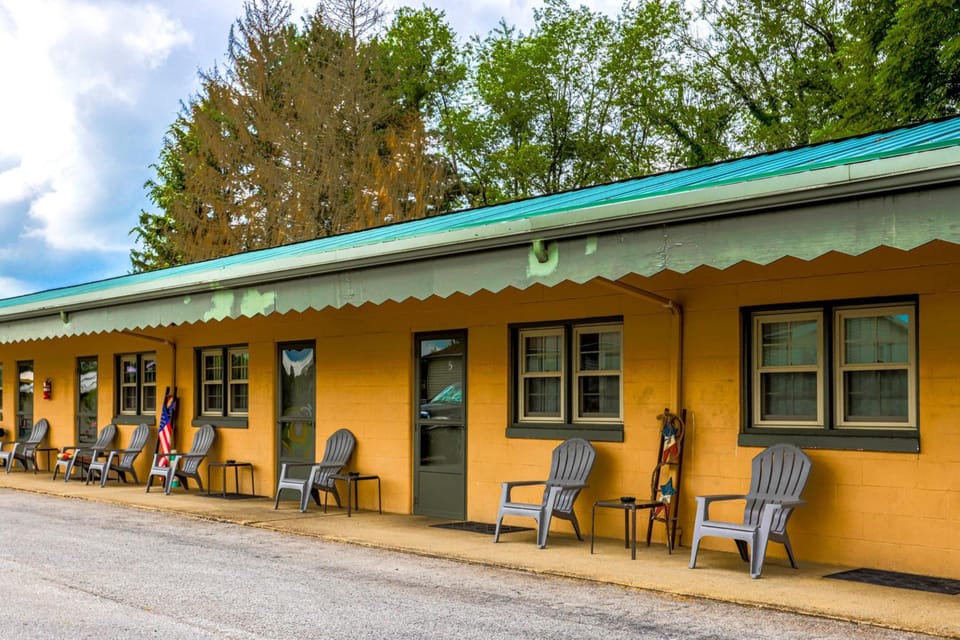 Cadiz Motel by OYO on route 250 Motel in Ohio