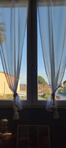 chambres bleues cote plage et aeroport climatisees et parking gratuit Hotel in Hyères