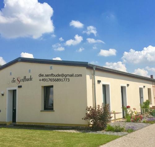 die Senfbude - wunderschone Apartments fur 4 Personen mit Terrasse & Stellplatz Hotel in Leipzig