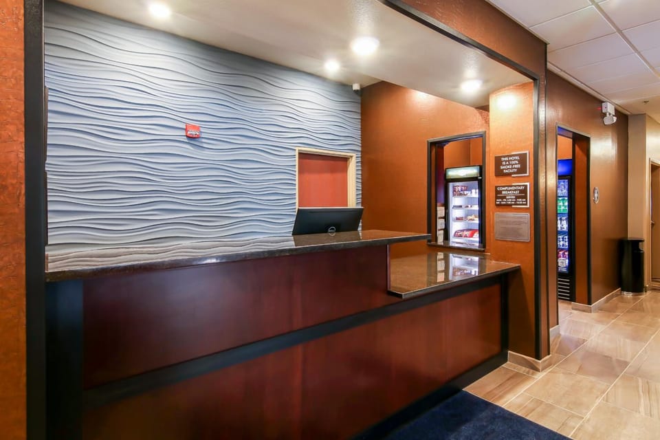 Cobblestone Inn & Suites - Fairfield Bay Hotel in Fairfield Bay