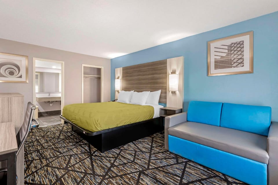 Suite room