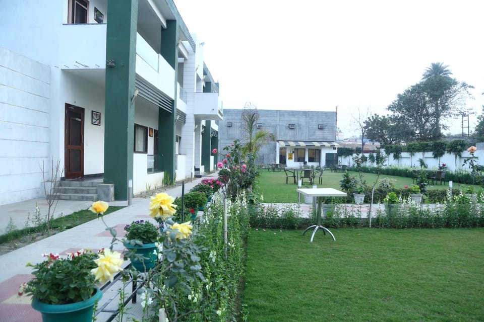 Hotel Whistling Greens Hotel in Punjab, India