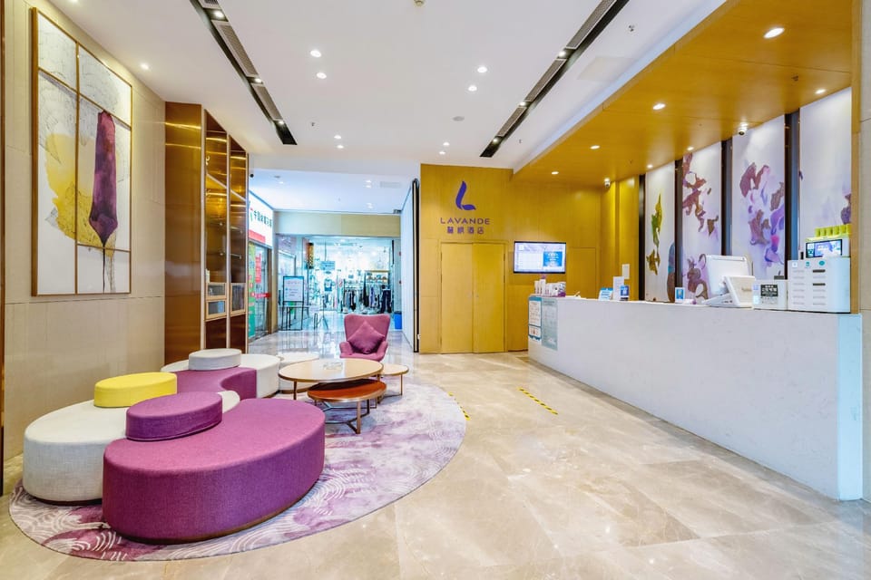 Lavande Hotel Shenzhen Luohu Port Guomao Metro Station Hotel in Shenzhen