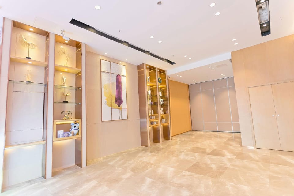 Lavande Hotel Shenzhen Luohu Port Guomao Metro Station Hotel in Shenzhen