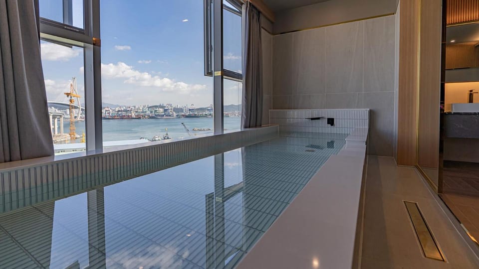 Grand Bern Hotel Motel in Busan