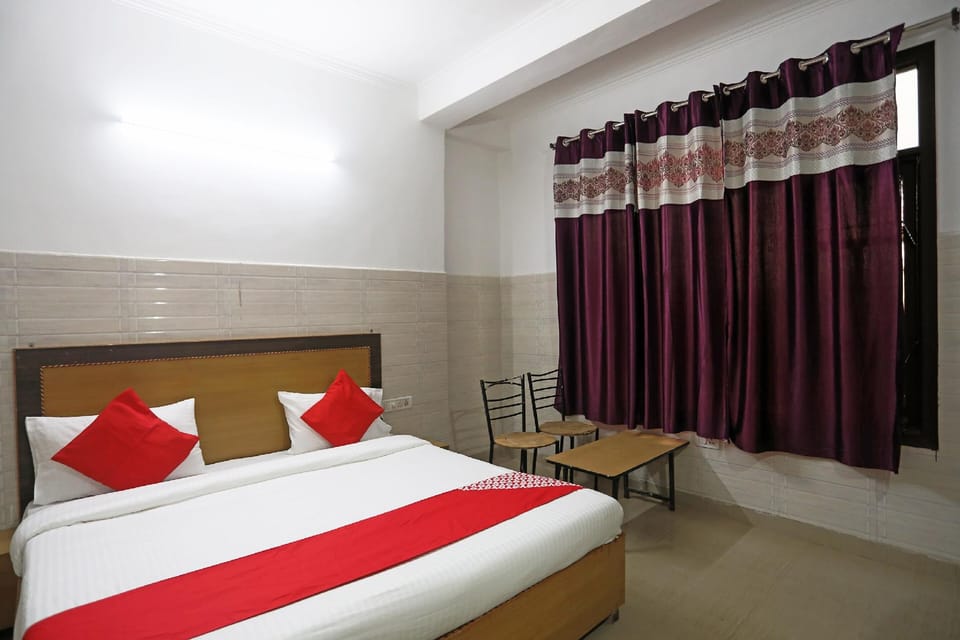 Trimrooms @ Katra Railway Station Hotel in India