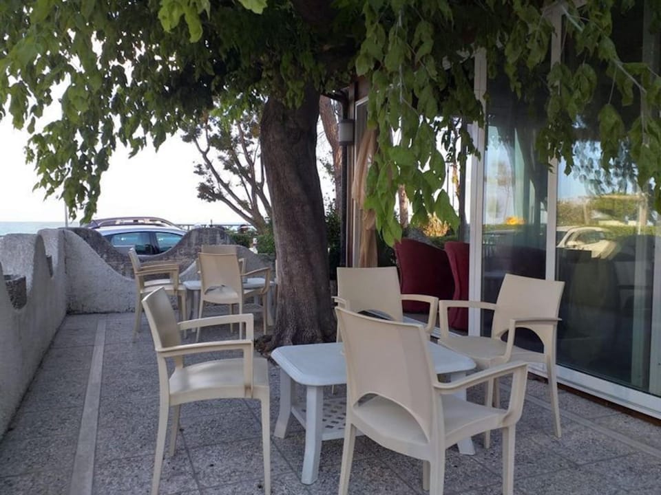 Spacious double room beside the sea Hotel in Pineto
