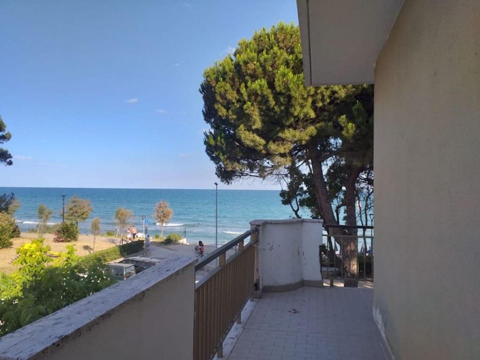 Spacious double room beside the sea Hotel in Pineto