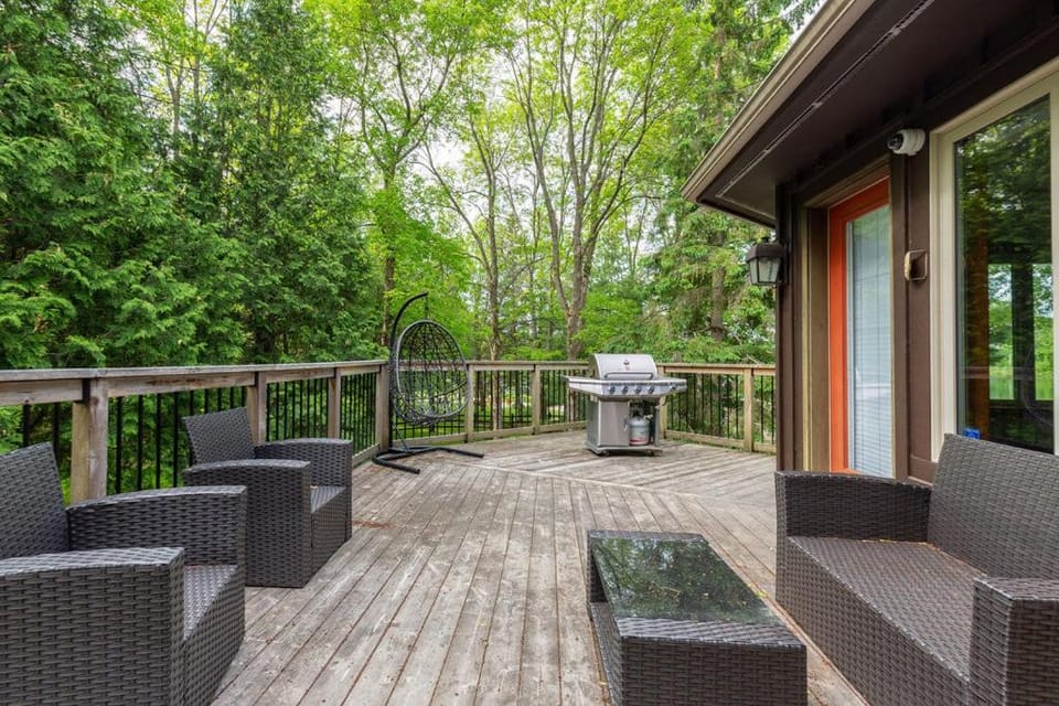 Fairy Bay Lakehouse Inn in Huntsville