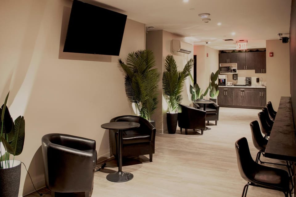 Shared lounge/TV area