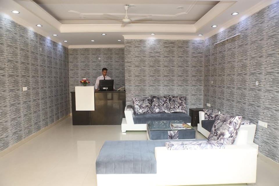 Mint City Center Suites Hotel in Noida