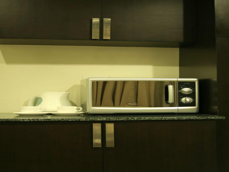 Green Glass Hotel Hotel in Calamba