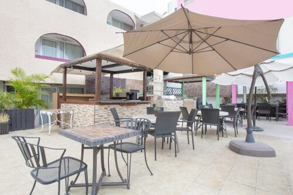 Capital O Hotel Dos Mares, Cabo San Lucas Hotel in Cabo San Lucas