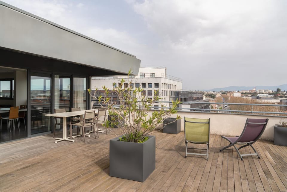 The Originals Residence Appart Hotel Hevea Valence Apartment hotel in Valence