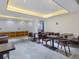 Shunan Hainapinshang Hotel (Shaoxing Lu Xun's Hometown Yintai Store) Hotel in Hangzhou
