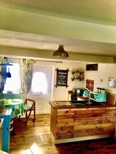 Wheelhouse - Grinkle Bell Cottage Hotel in England