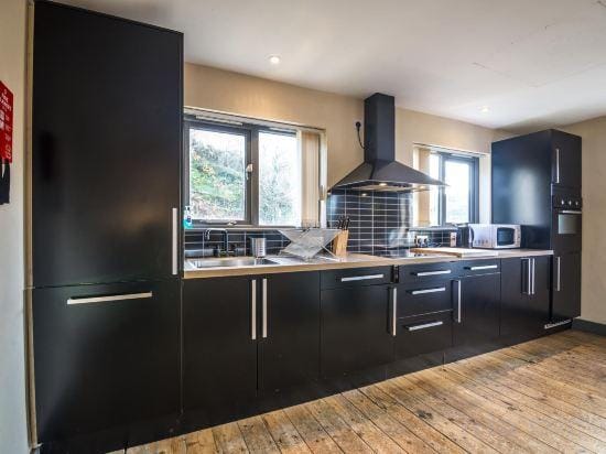 Rock Cottage - 3 Bedroom Holiday Home - Fishguard Hotel in Fishguard