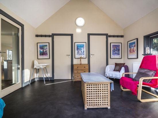 Rock Cottage - 3 Bedroom Holiday Home - Fishguard Hotel in Fishguard