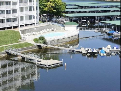 Family Fun Lakefront Condo at Parkview Bay Hotel in Osage Beach
