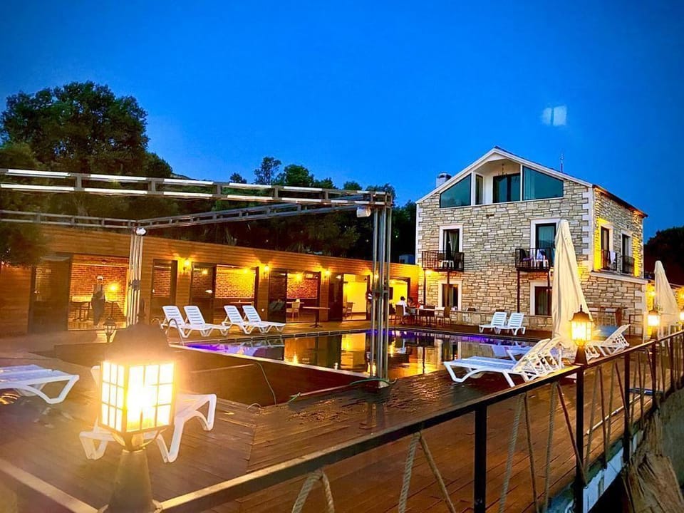 Victoria Hotel and Lounge Hotel in İzmir Province