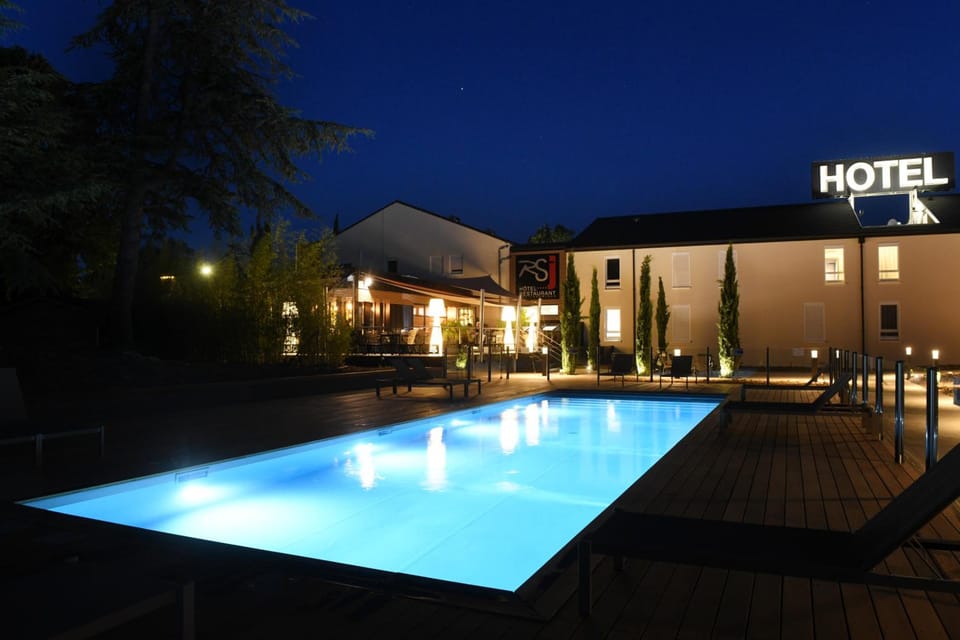 Logis Hotel Relais Saint Jacques - Chateauroux Hotel in Centre-Val de Loire