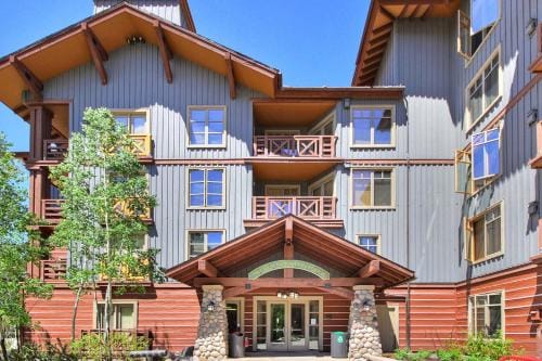 TM225A Tucker Mtn Lodge Hotel Room Hotel in Copper Mountain