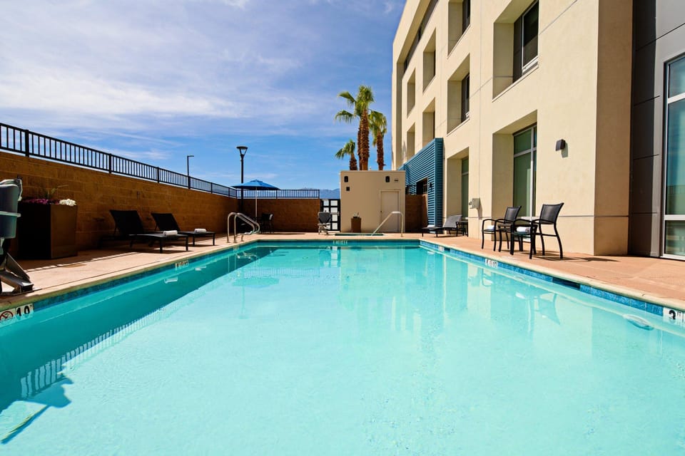 Holiday Inn Express And Suites Palm Desert Millennium By IHG Hotel in Palm Desert