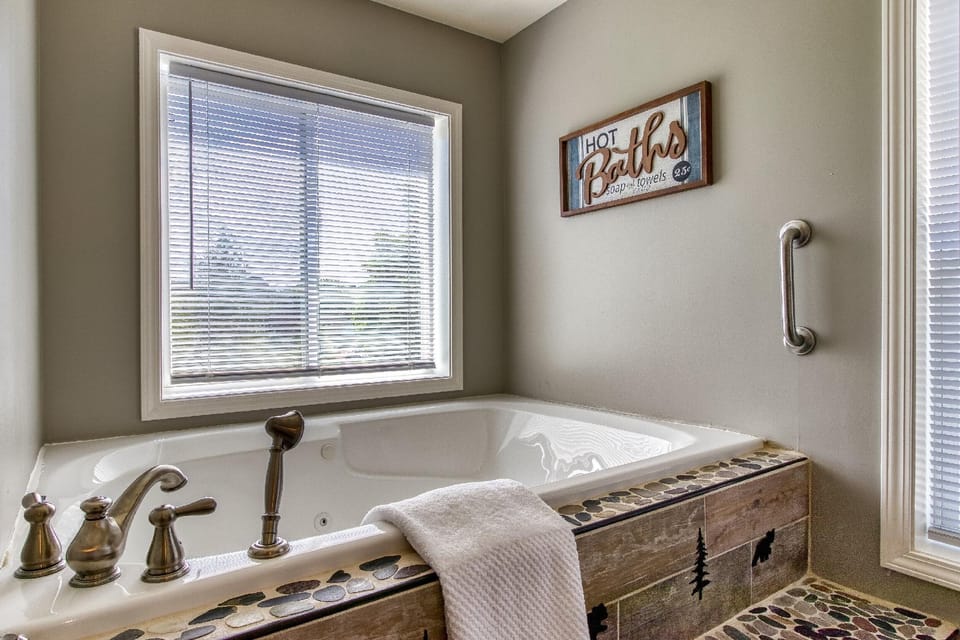 Rustic River Lodge by HoneyBearCabins Hotel in Sevier County