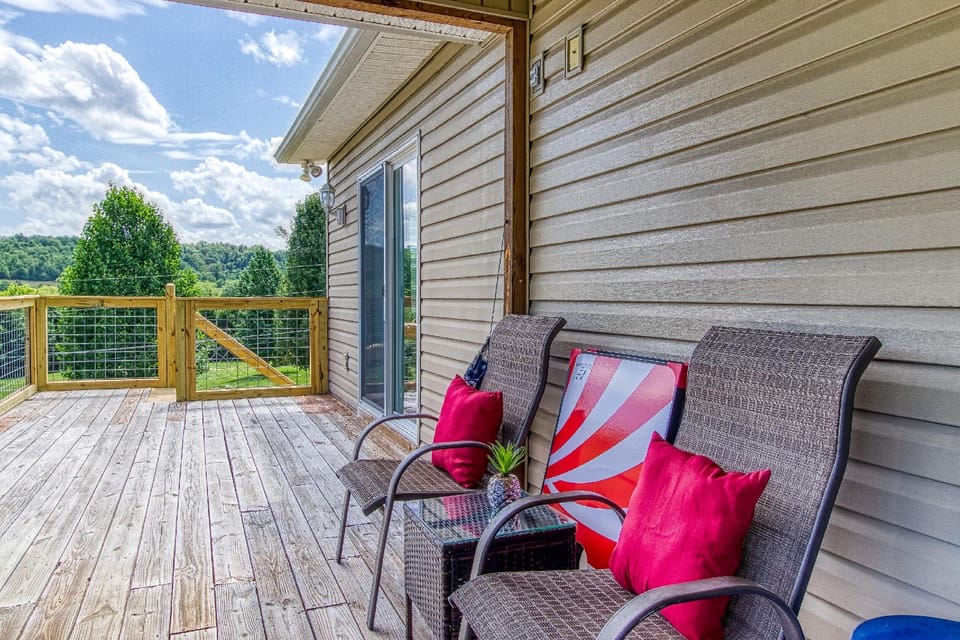 Rustic River Lodge by HoneyBearCabins Hotel in Sevier County