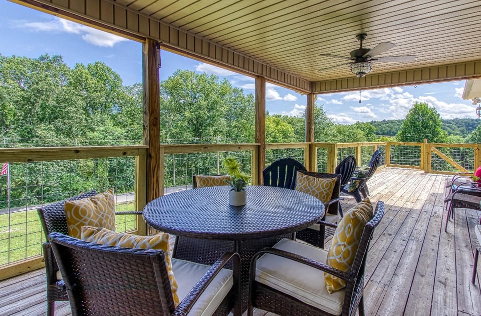 Rustic River Lodge by HoneyBearCabins Hotel in Sevier County